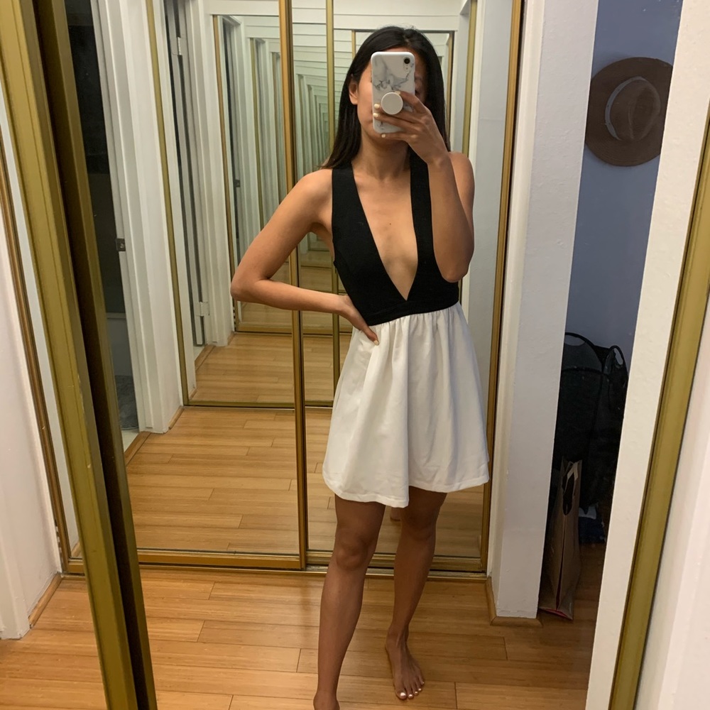 Urban outfitters black&white, deep V mini dress